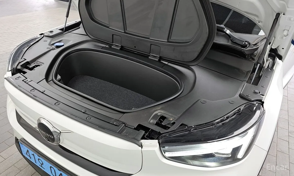 Фото 6 - Volvo XC40