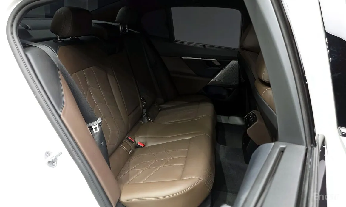 Фото 12 - BMW i5