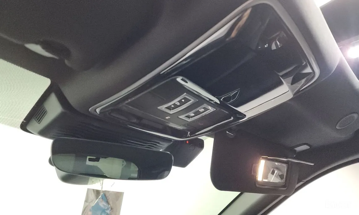 Фото 17 - Land Rover Range Rover Velar