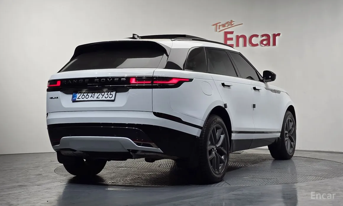 Фото 2 - Land Rover Range Rover Velar