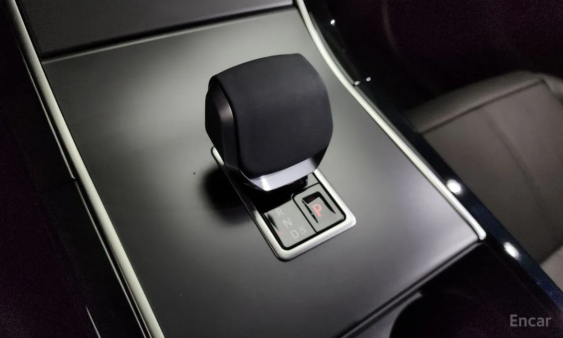 Фото 9 - Land Rover Range Rover Velar