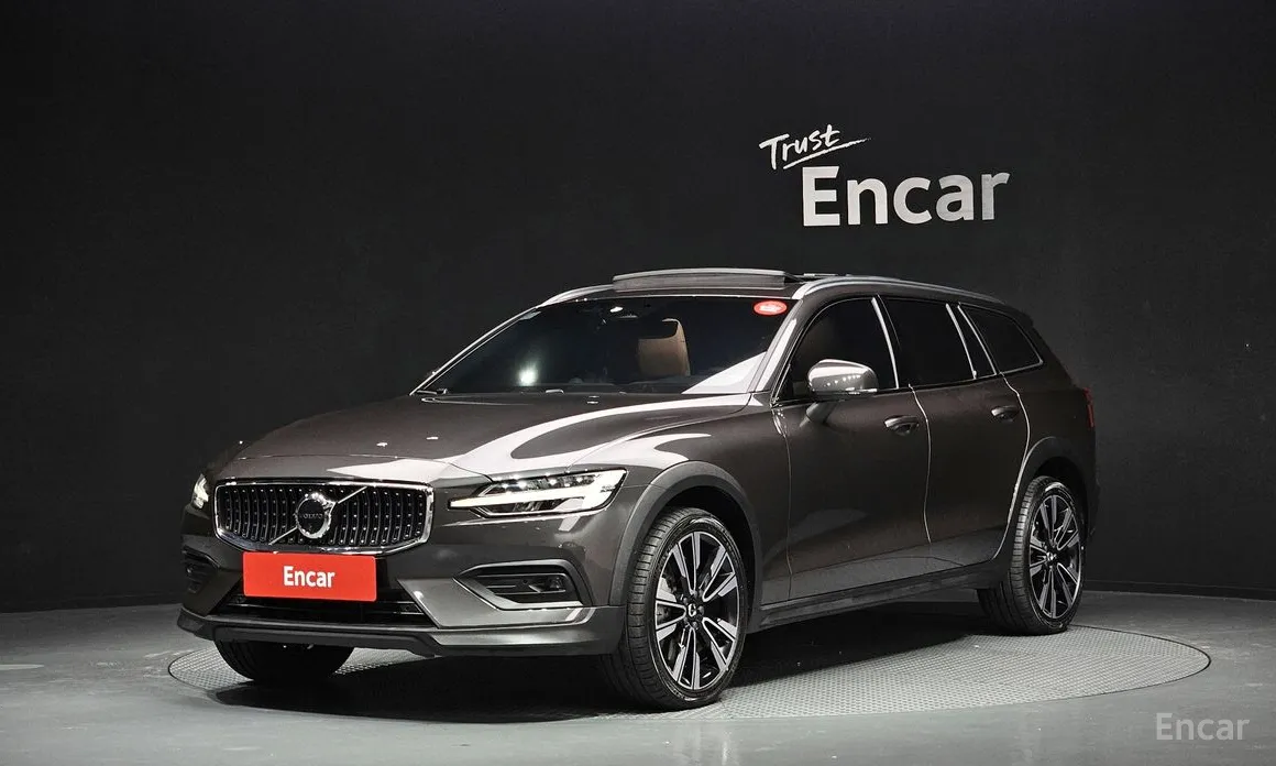 Фото 1 - Volvo V60