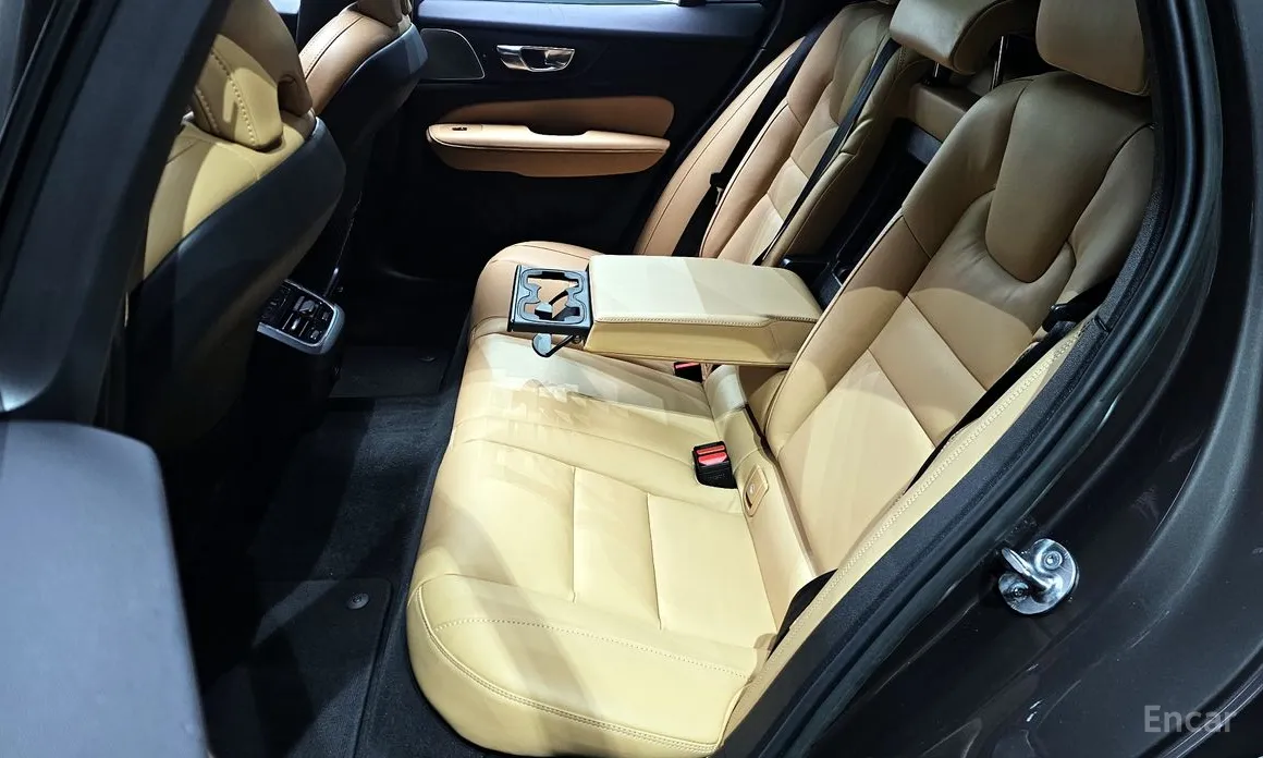 Фото 12 - Volvo V60