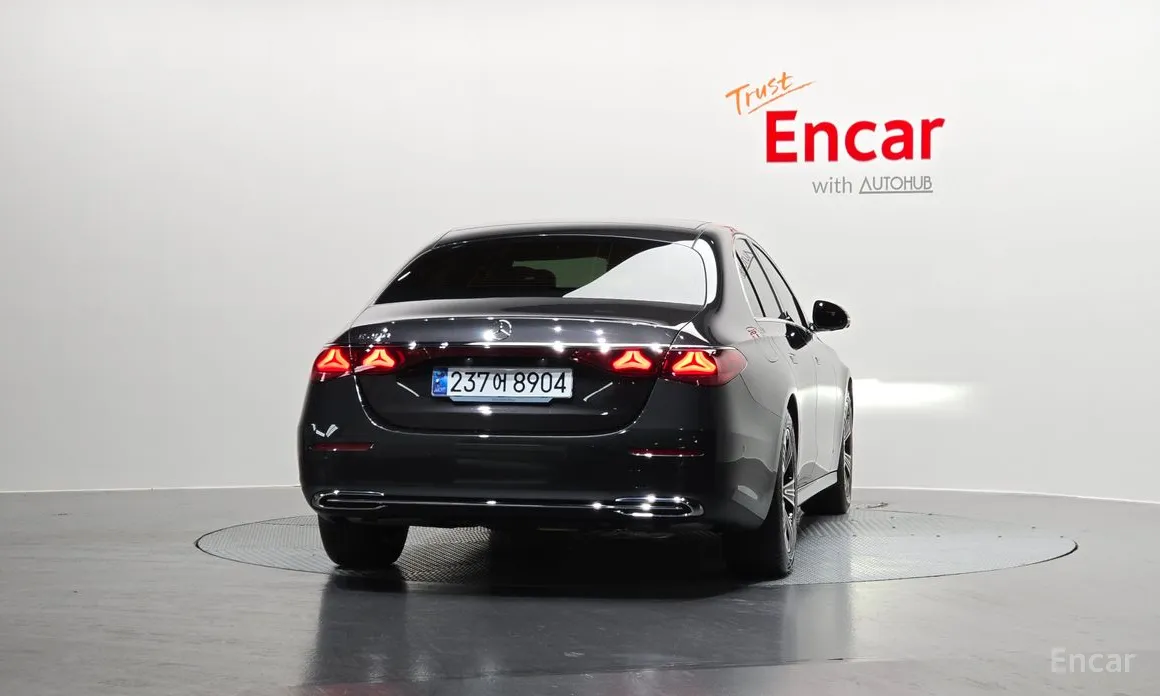 Фото 4 - Mercedes-Benz E-Class