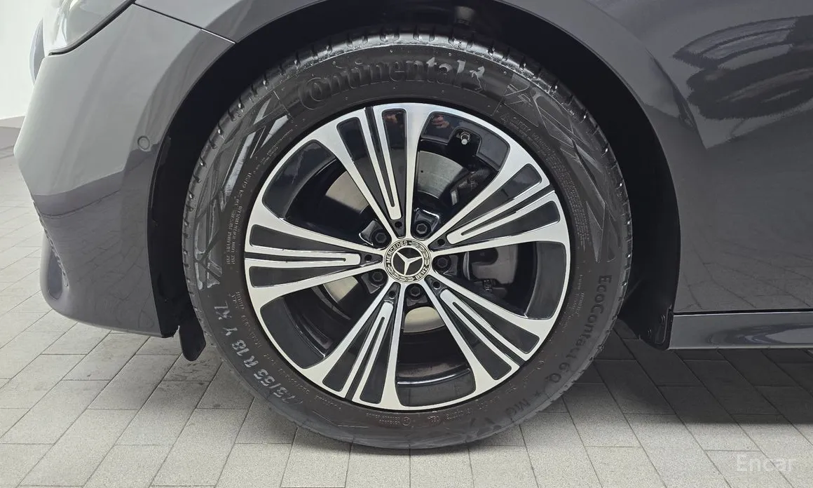 Фото 5 - Mercedes-Benz E-Class