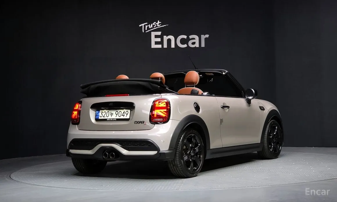 Фото 2 - Mini Cooper Convertible