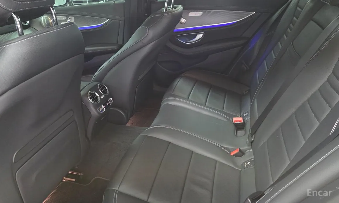 Фото 10 - Mercedes-Benz E-Class