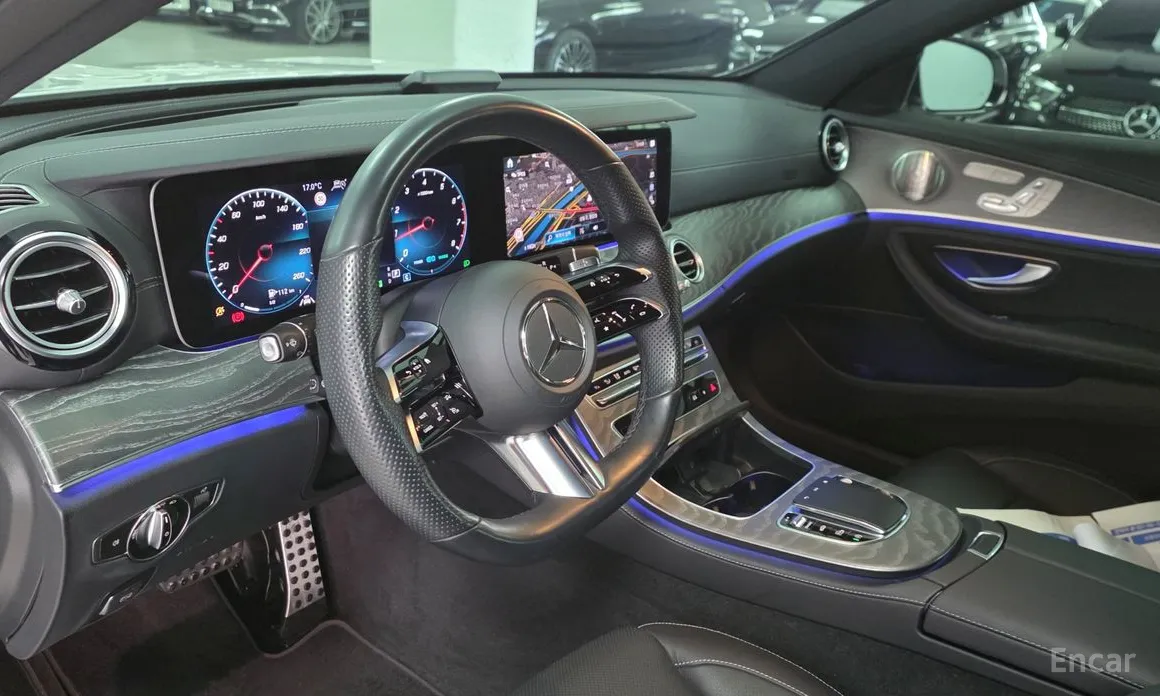 Фото 13 - Mercedes-Benz E-Class