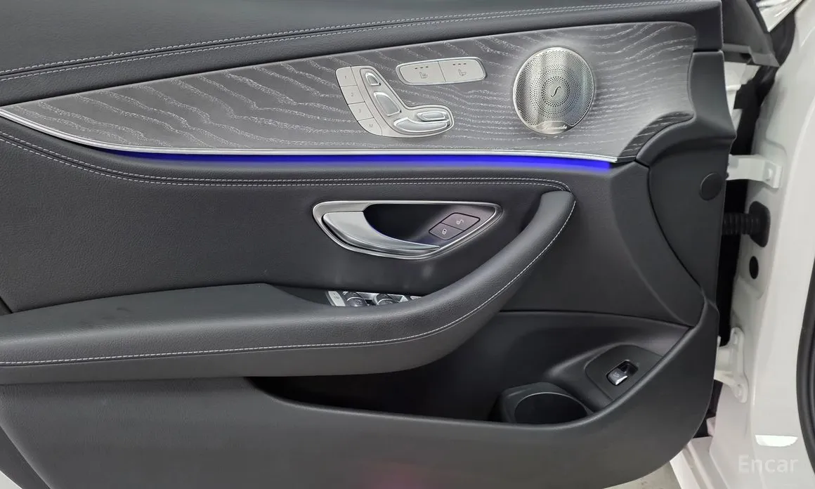 Фото 15 - Mercedes-Benz E-Class