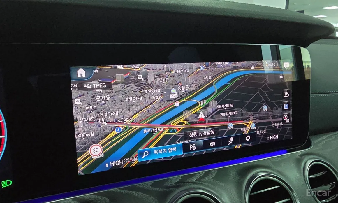 Фото 16 - Mercedes-Benz E-Class