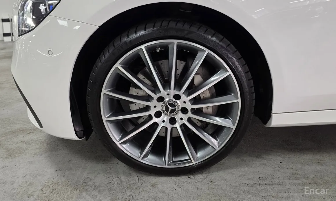 Фото 5 - Mercedes-Benz E-Class