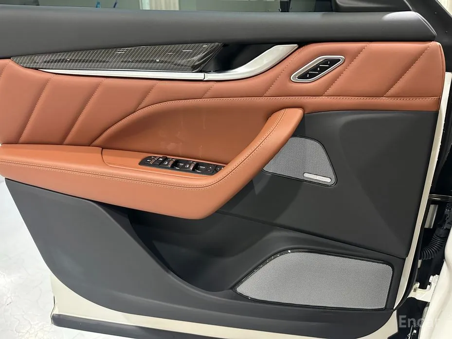 Фото 16 - Maserati Levante