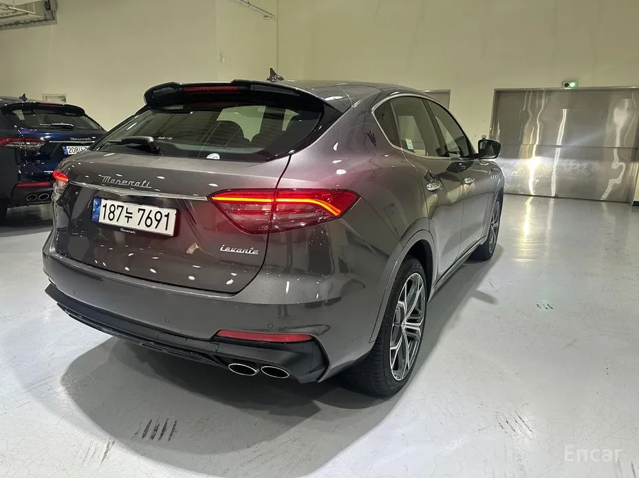 Фото 2 - Maserati Levante