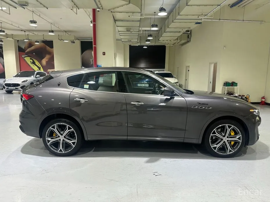 Фото 3 - Maserati Levante