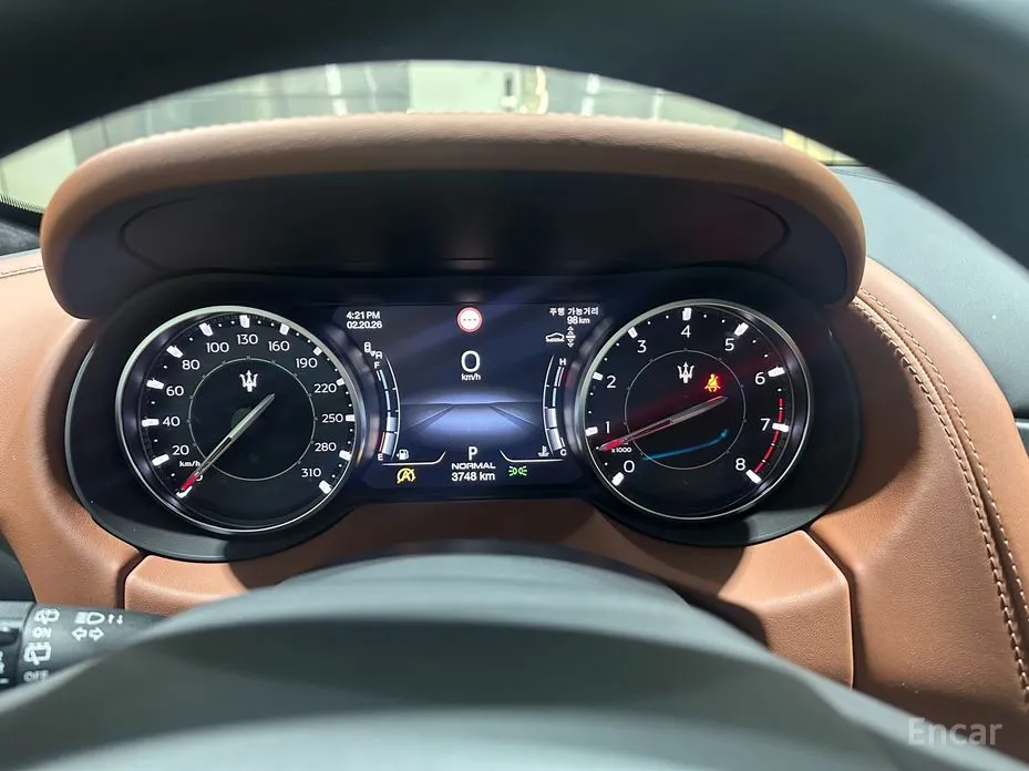 Фото 8 - Maserati Levante