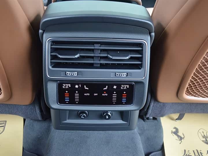 Фото 13 - Audi Q7