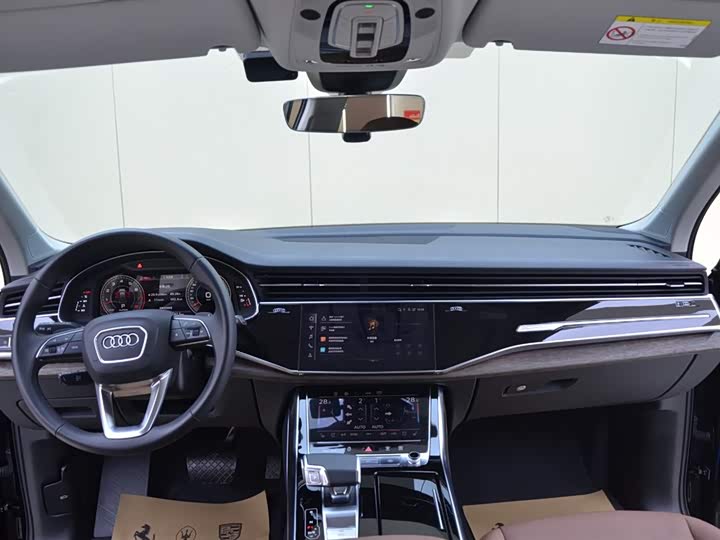 Фото 14 - Audi Q7