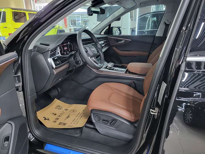 Фото 4 - Audi Q7