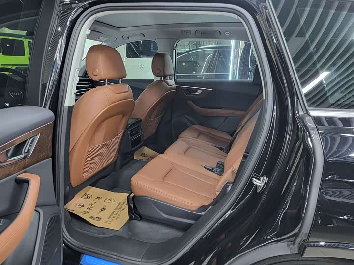 Фото 5 - Audi Q7