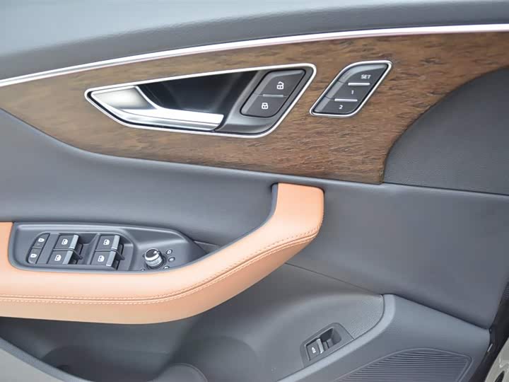 Фото 7 - Audi Q7