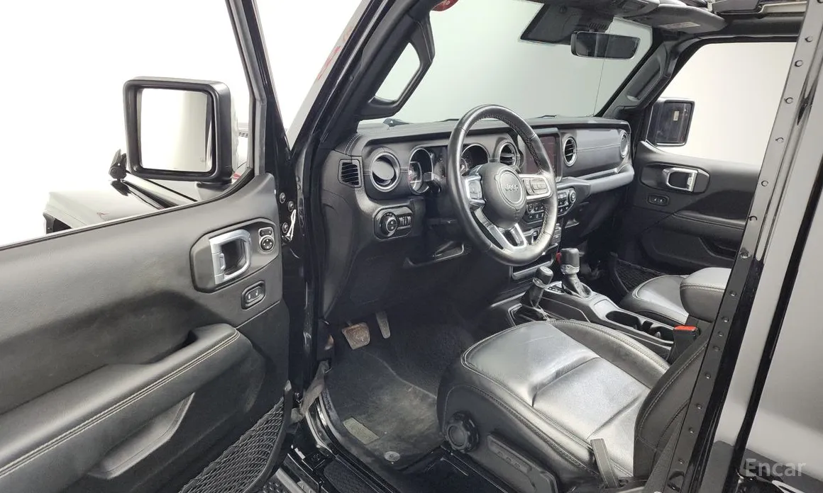 Фото 10 - Jeep Wrangler