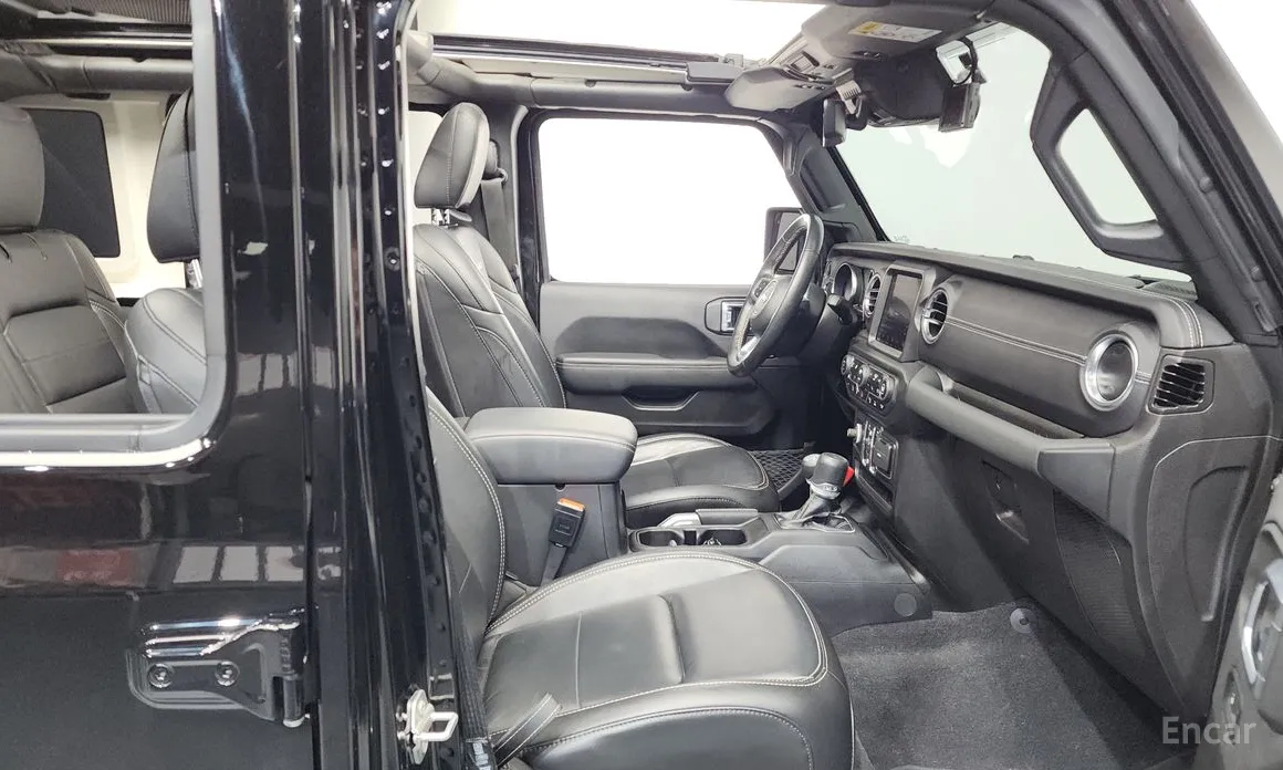 Фото 12 - Jeep Wrangler