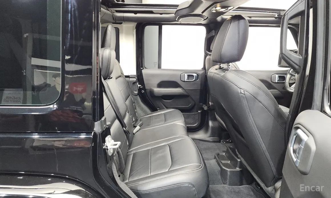 Фото 13 - Jeep Wrangler