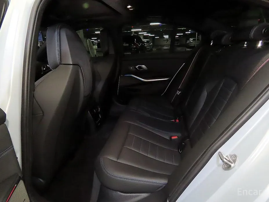 Photo 10 - BMW 3 Series