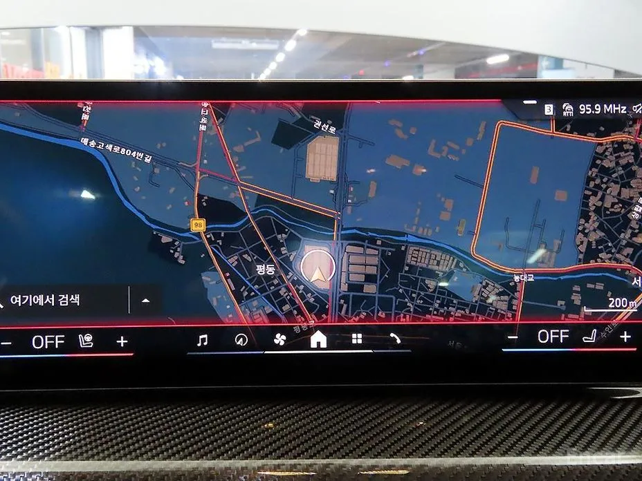 Photo 16 - BMW 3 Series