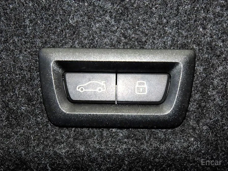 Photo 17 - BMW 3 Series