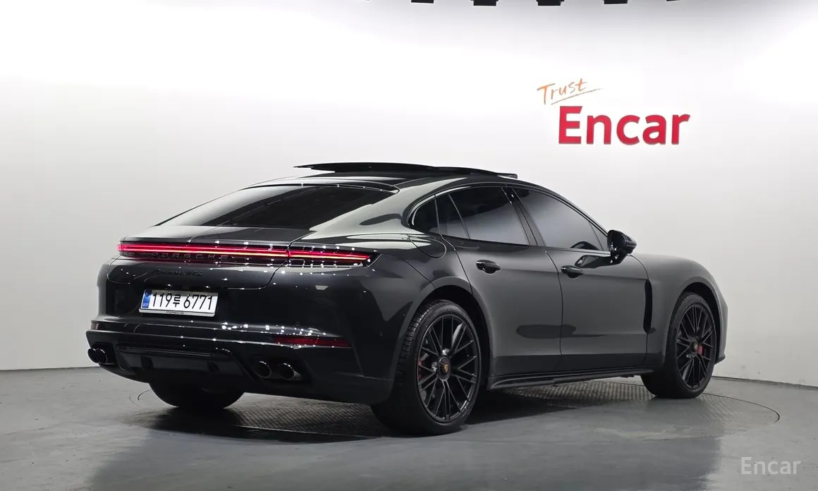 Фото 2 - Porsche Panamera