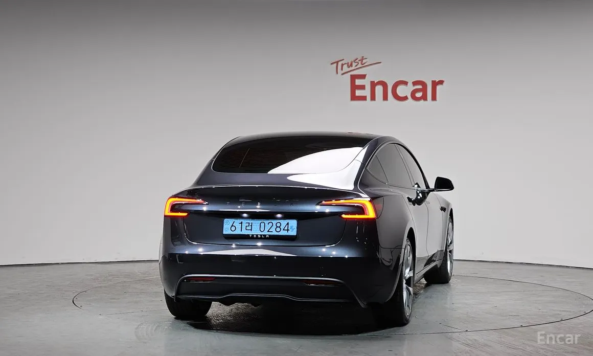 Фото 4 - Tesla Model 3