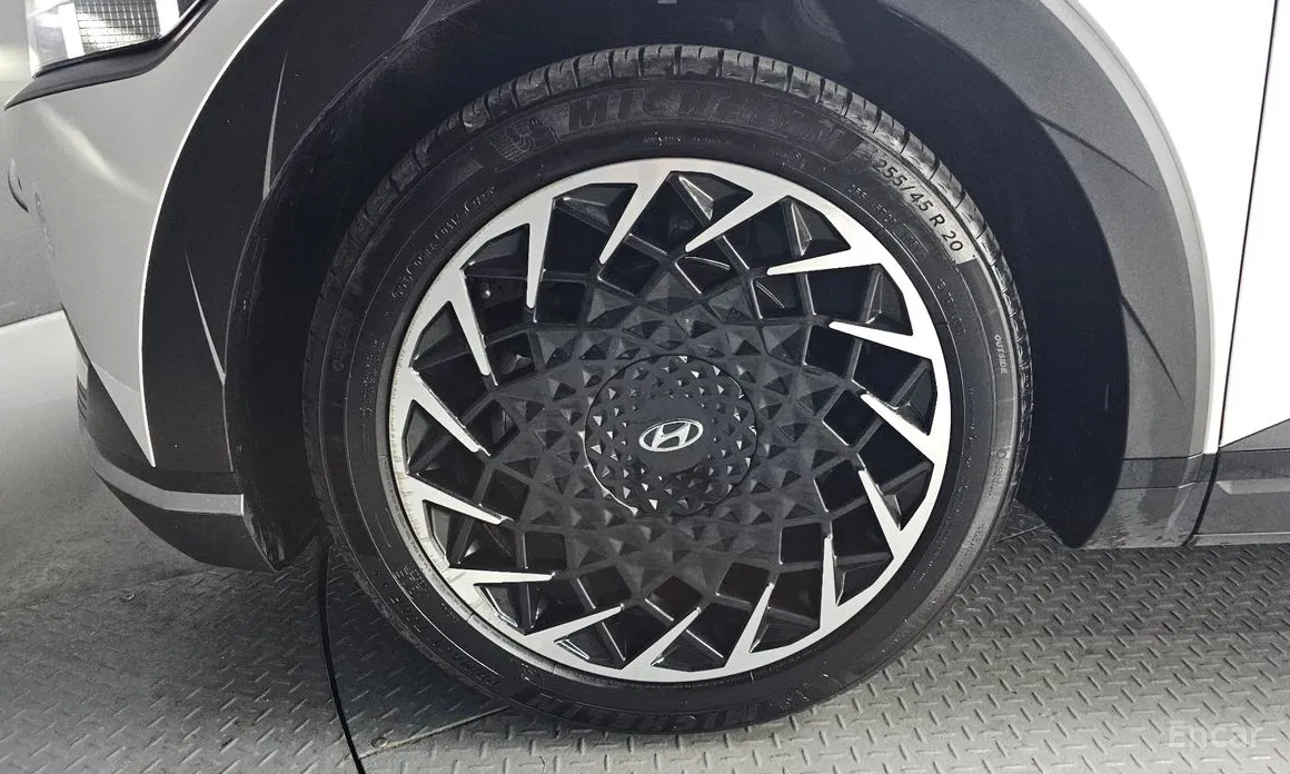 Photo 5 - Hyundai Ioniq 5