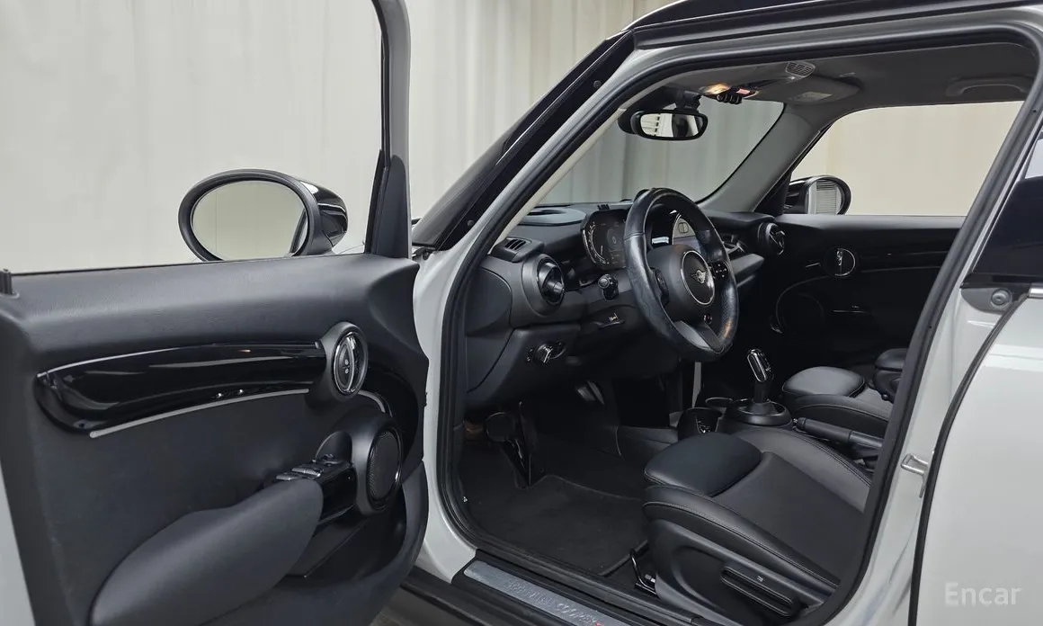 Фото 10 - Mini Cooper