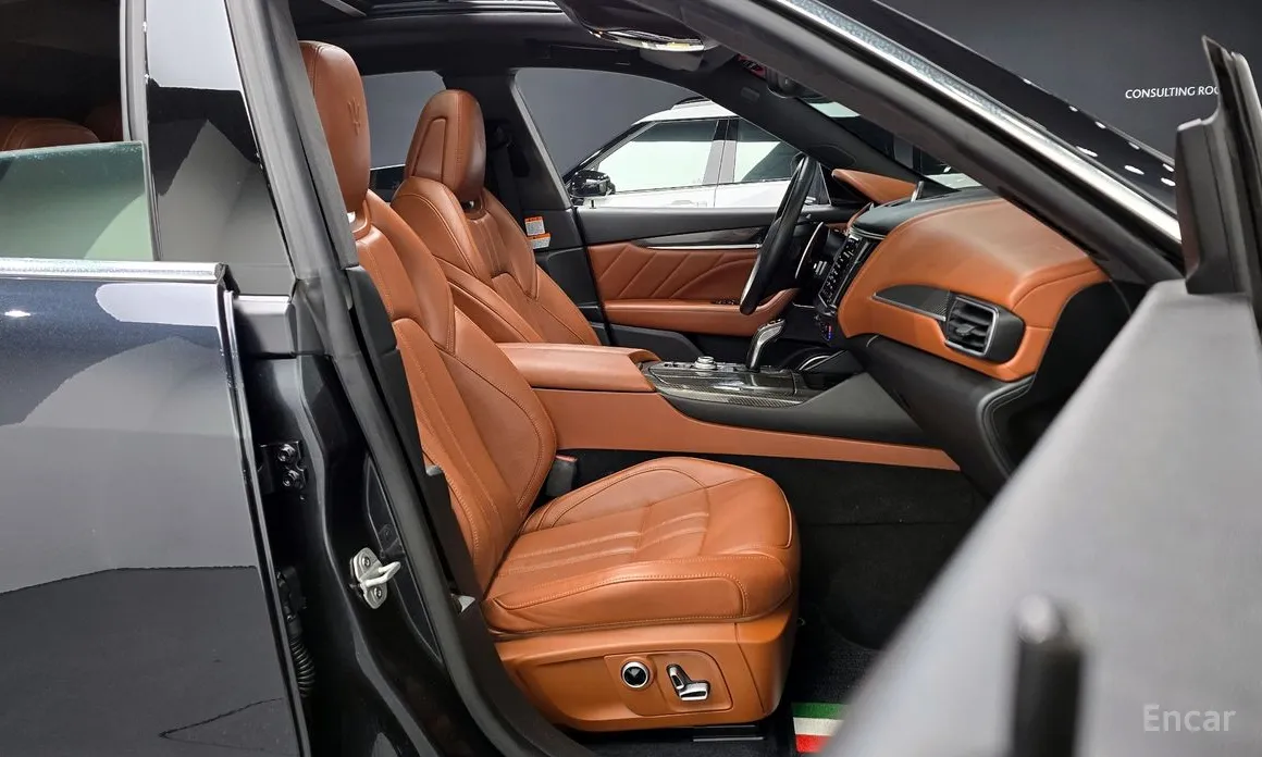 Фото 10 - Maserati Levante