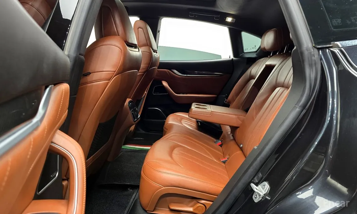 Фото 12 - Maserati Levante