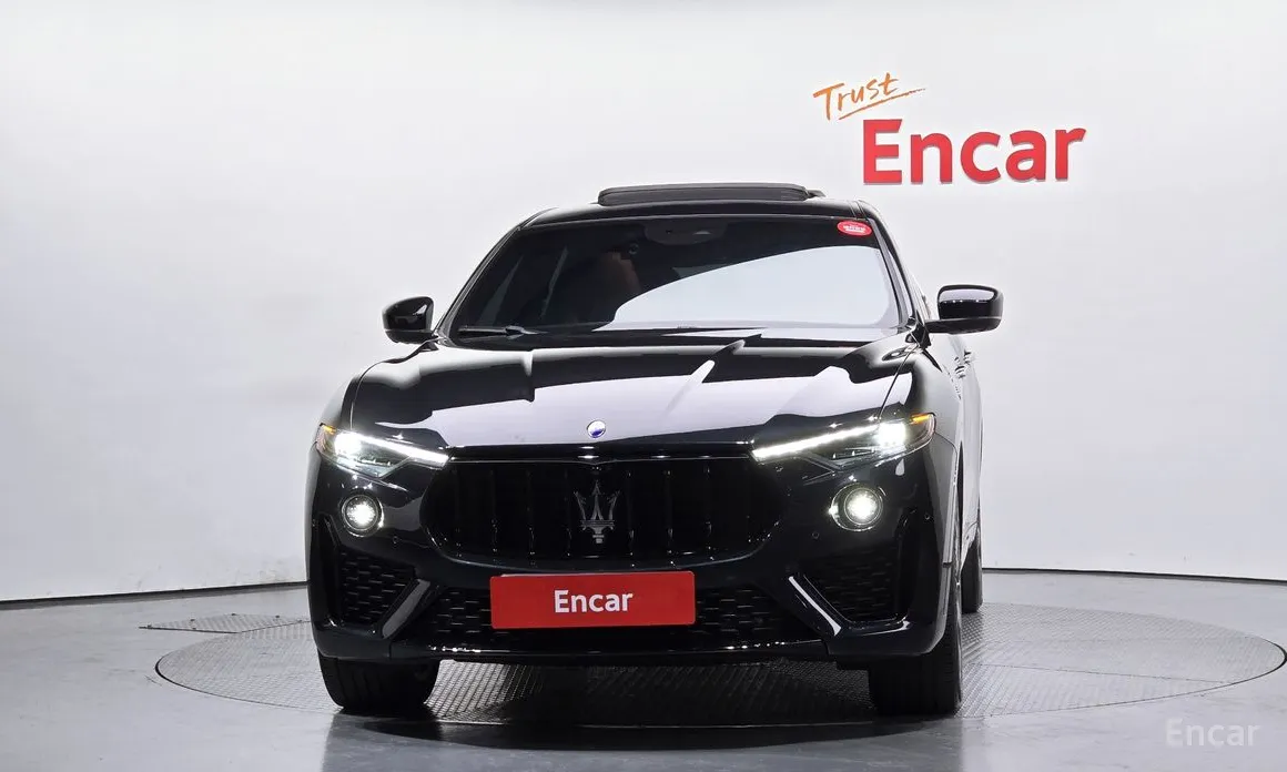 Фото 3 - Maserati Levante