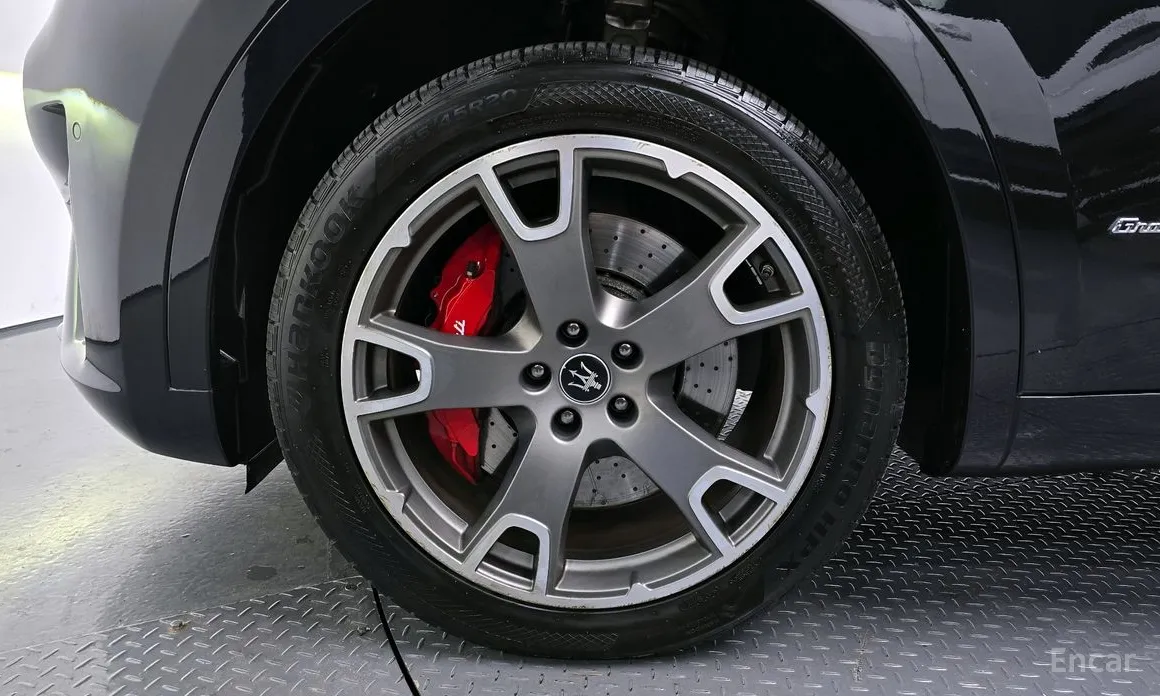 Фото 5 - Maserati Levante