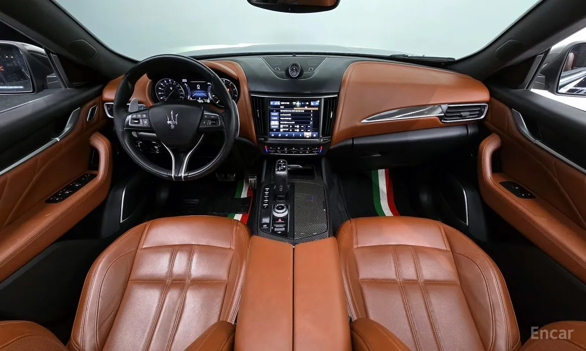 Фото 7 - Maserati Levante