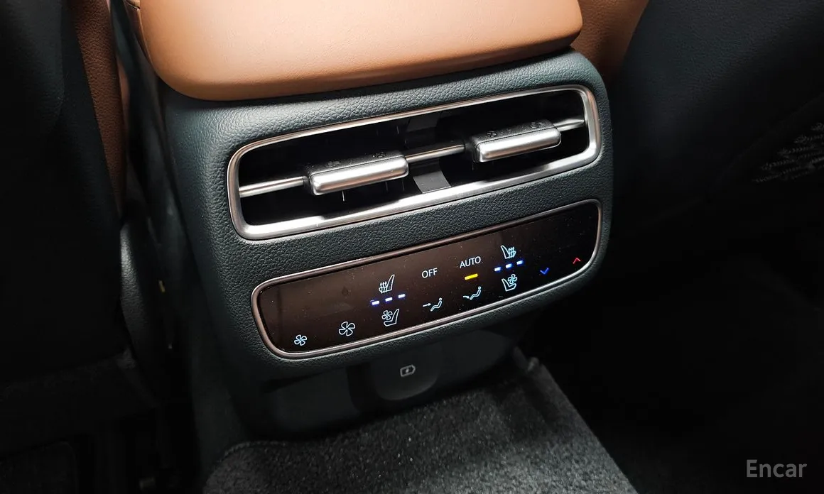 Фото 18 - Genesis GV70