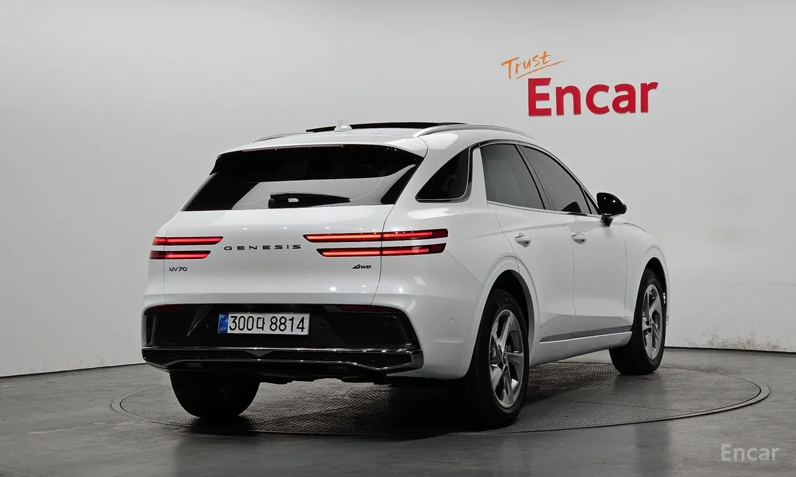 Фото 2 - Genesis GV70