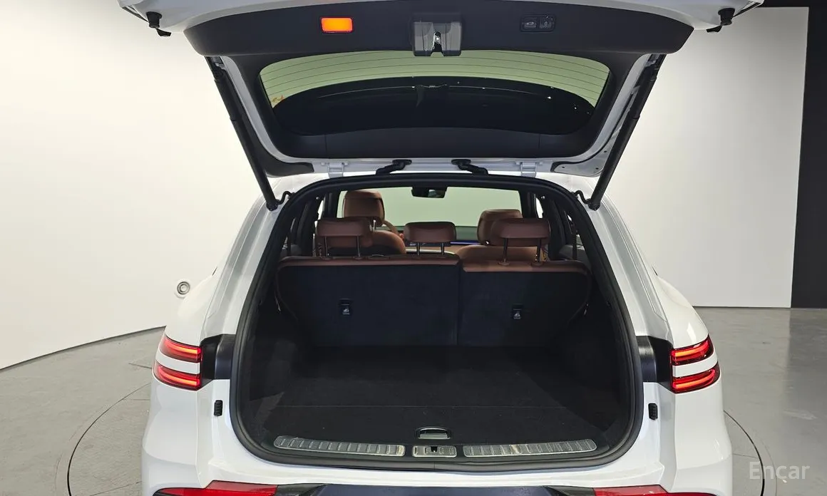 Фото 20 - Genesis GV70