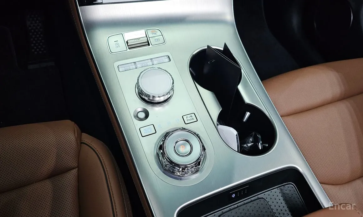 Фото 9 - Genesis GV70