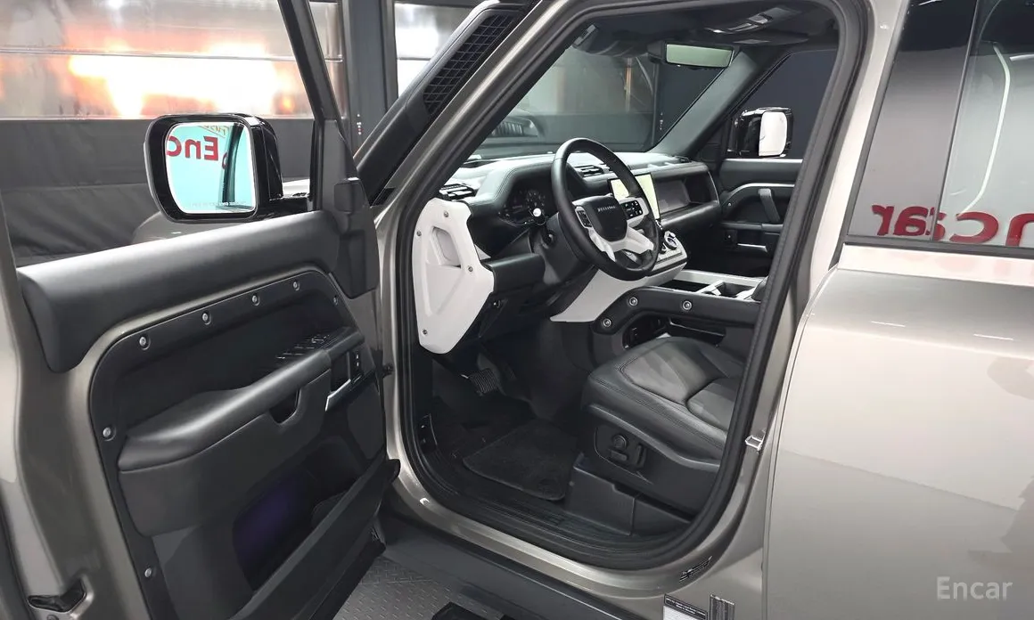 Фото 10 - Land Rover Defender