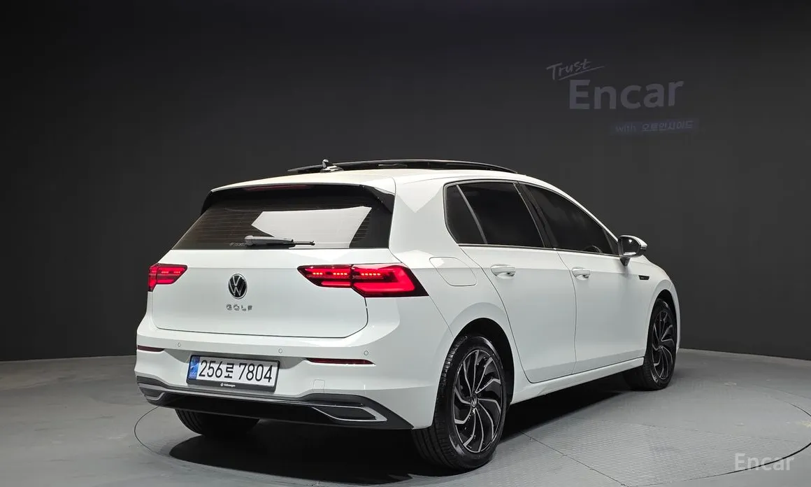 Фото 2 - Volkswagen Golf