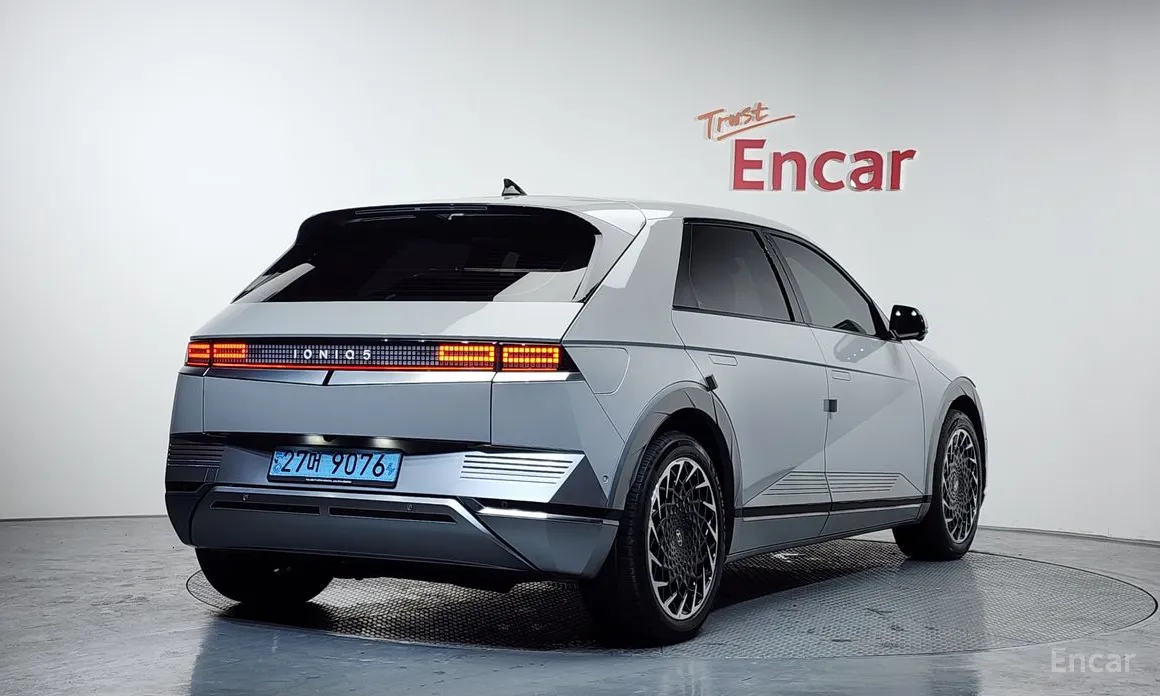 Photo 2 - Hyundai Ioniq 5