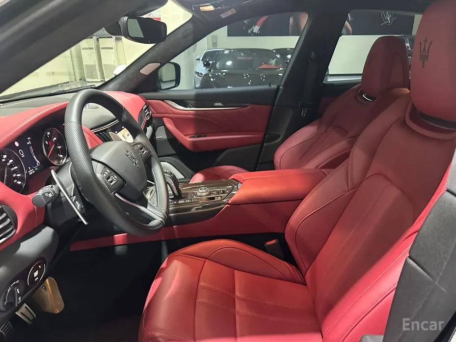 Фото 11 - Maserati Levante