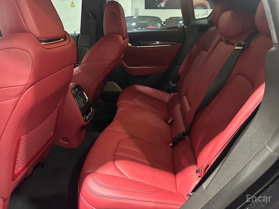 Фото 12 - Maserati Levante