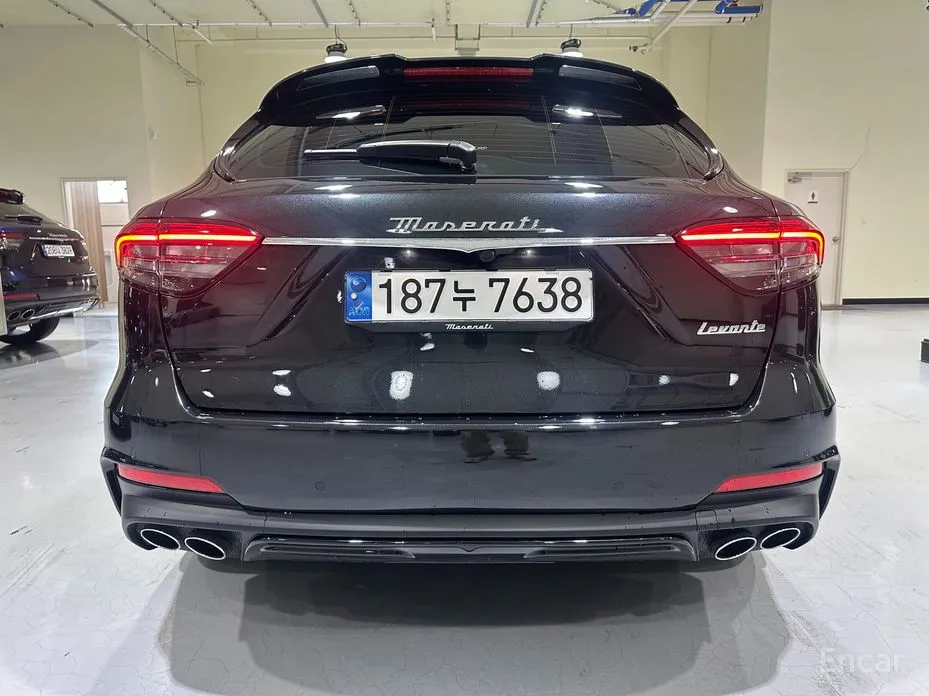 Фото 4 - Maserati Levante