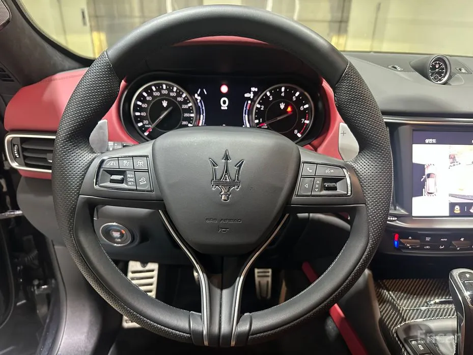 Фото 7 - Maserati Levante